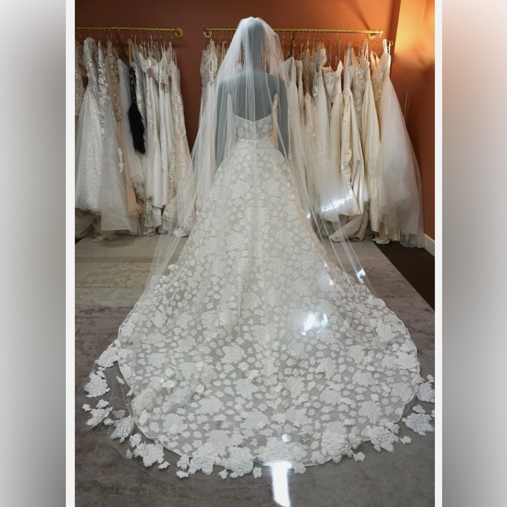 Amsale Devon Veil - Picture 3 of 5